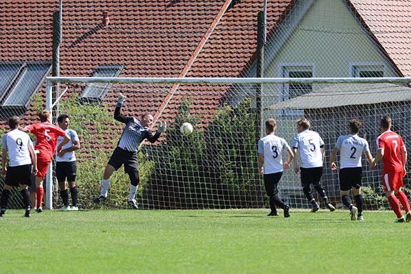 SV Höhenberg - TSV 1904 Feucht 3:1 (0:1)