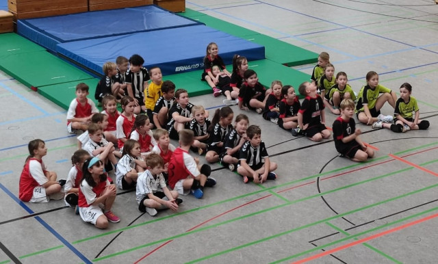 Spieltag der Handball „Minis" am 1. Advent bei den Neumarkt Vampires