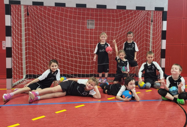 Handball "Minis" gastieren in Postbauer-Heng