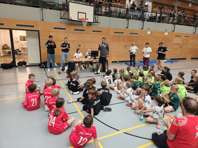 Wendelsteiner Handballtage 2025: Wetterkapriolen, Teamgeist und ein besonderes Mini-Erlebnis