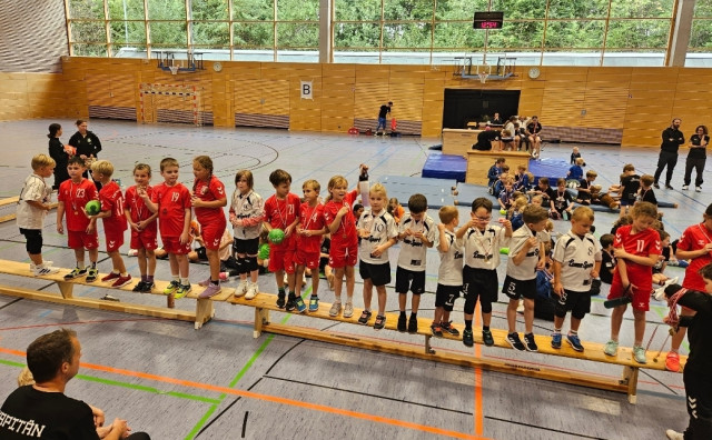 Handball-Minis starteten am 27.09.2025 mit Heimspiel in Feucht in die neue Spielrunde