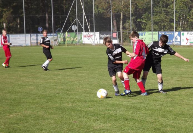 D1 schießt sich mit einem 7:2 bei der JFG Franken-Jura aus dem Keller