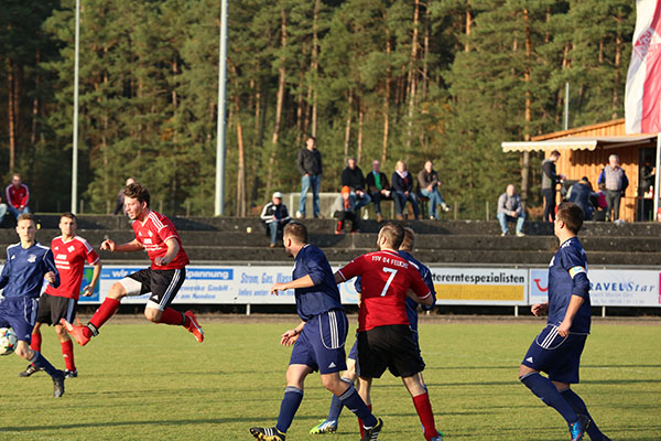 Sebastian Löhr erzielt per Direktabnahme das 1:0