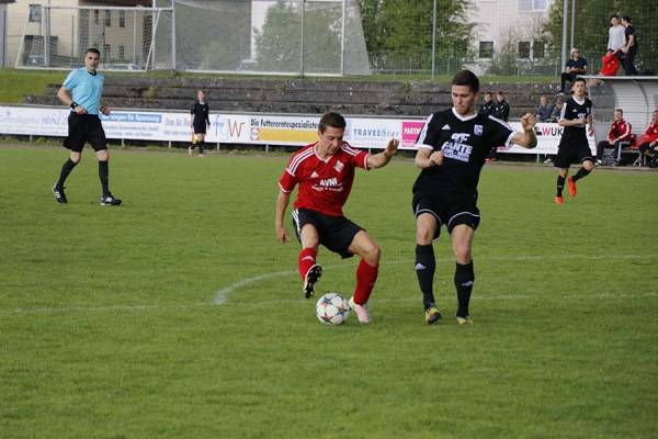 Als designierter Absteiger trumpfte die TSV-Truppe um Marco Vacca gegen Rednitzhembach zeitweise spielerisch groß auf, sie musste sich dann aber dennoch mit 0:2 geschlagen geben.