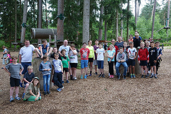 Die Handballkids unterwegs im Kletterwald