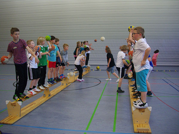 Handballer zu Gast bei der Grundschule