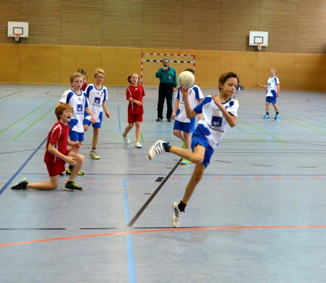 Guter Handballsport beim E-Jgd. Turnier des TSV 04 Feucht in der Zeidlerhalle