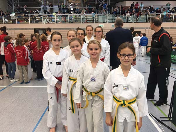 Erfolgreiche Jugendarbeit beim TSV 04 Feucht im Taekwondo-Formenbereich