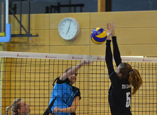 Erster Auftritt der Feuchter Volleyballerinnen vor heimischem Publikum